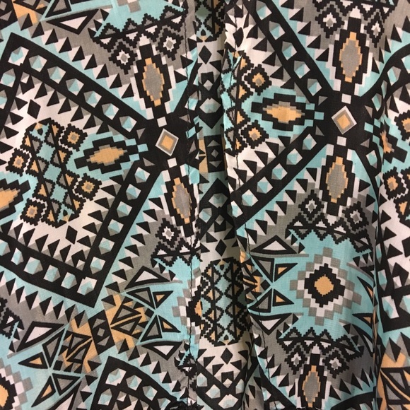 Forever 21 Blue and Black Tribal print Crop Tank - Picture 4 of 7